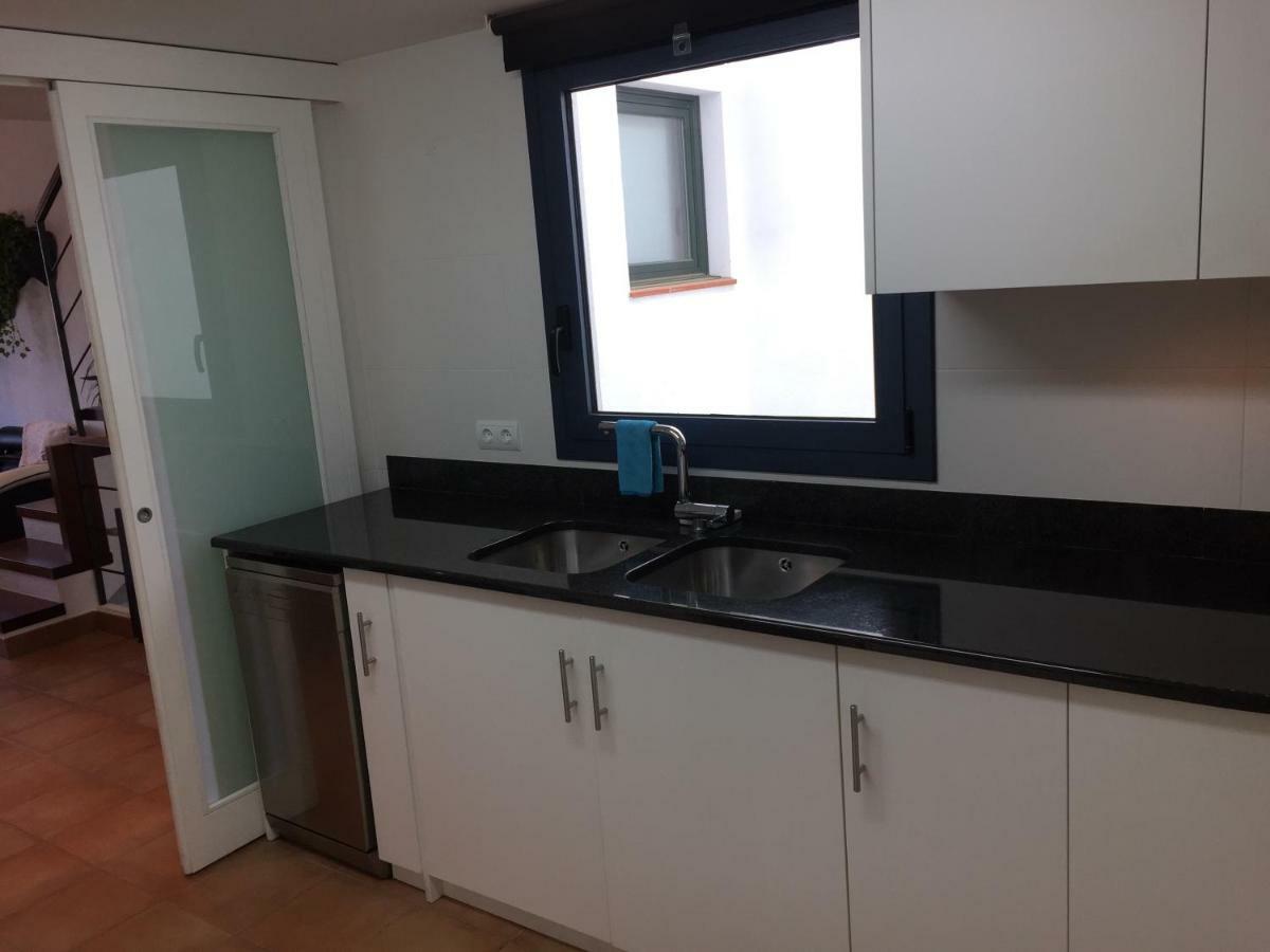 קדאקז Cal Montaner Casa 3 Habitaciones 3 Banos Y Garaje מראה חיצוני תמונה